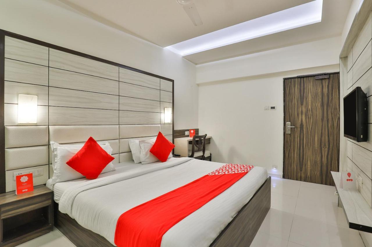Oyo 2351 Hotel Golden Plaza Ahmedabad Ngoại thất bức ảnh