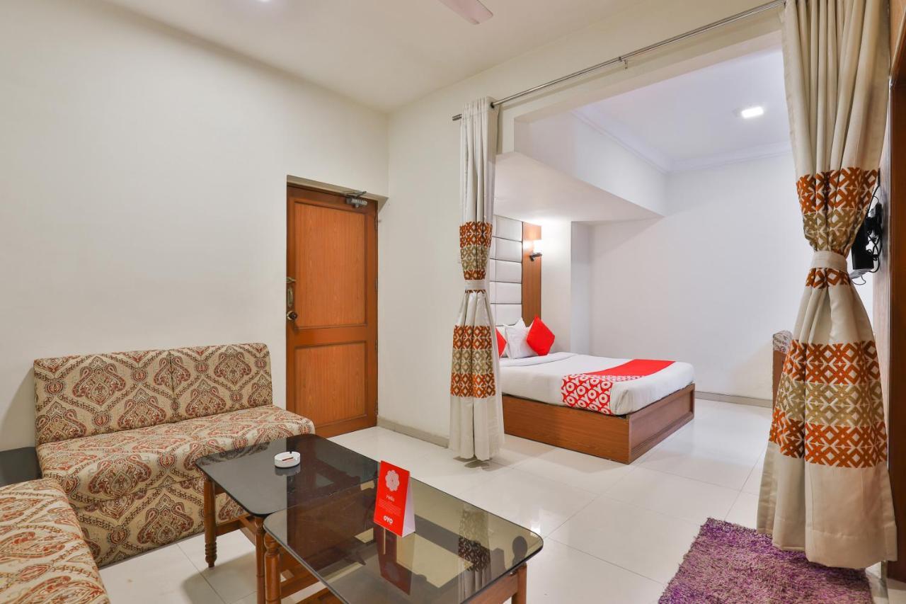 Oyo 2351 Hotel Golden Plaza Ahmedabad Ngoại thất bức ảnh