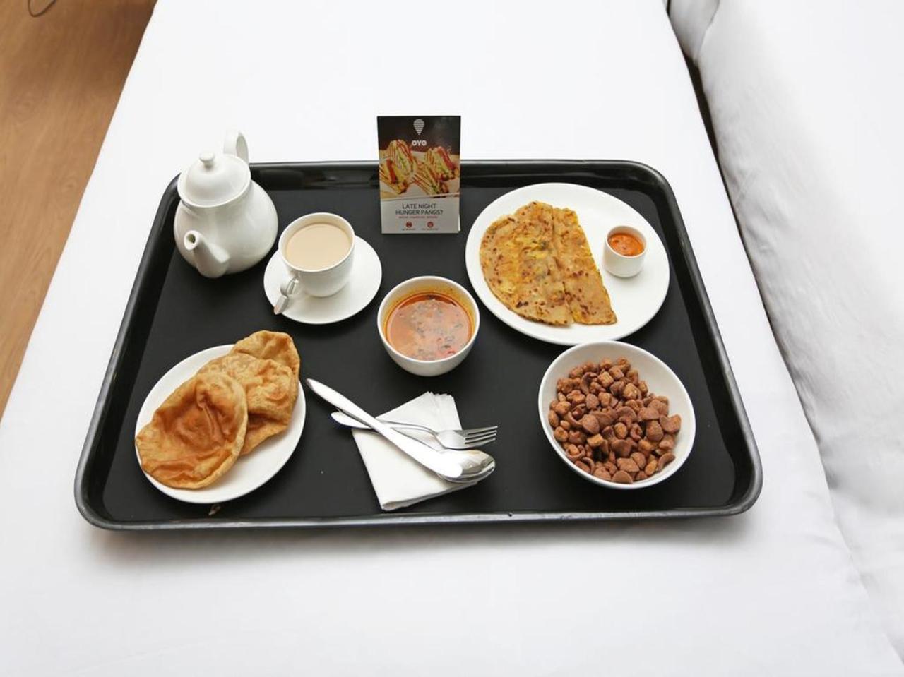 Oyo 2351 Hotel Golden Plaza Ahmedabad Ngoại thất bức ảnh