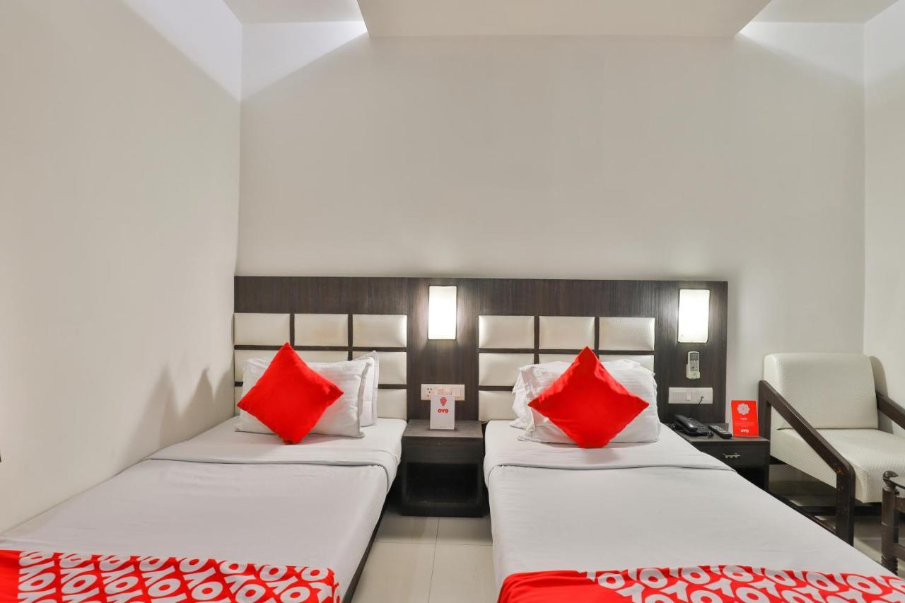 Oyo 2351 Hotel Golden Plaza Ahmedabad Ngoại thất bức ảnh