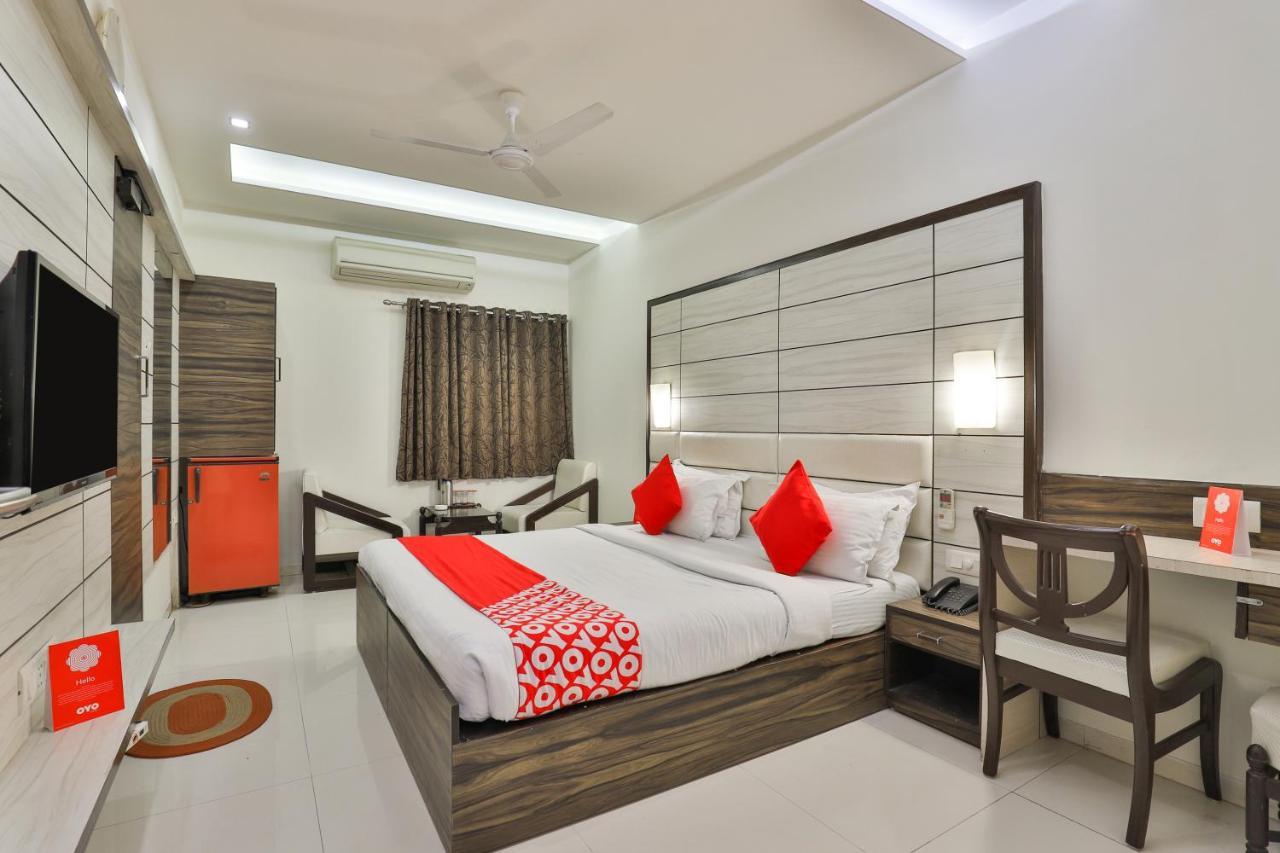Oyo 2351 Hotel Golden Plaza Ahmedabad Ngoại thất bức ảnh
