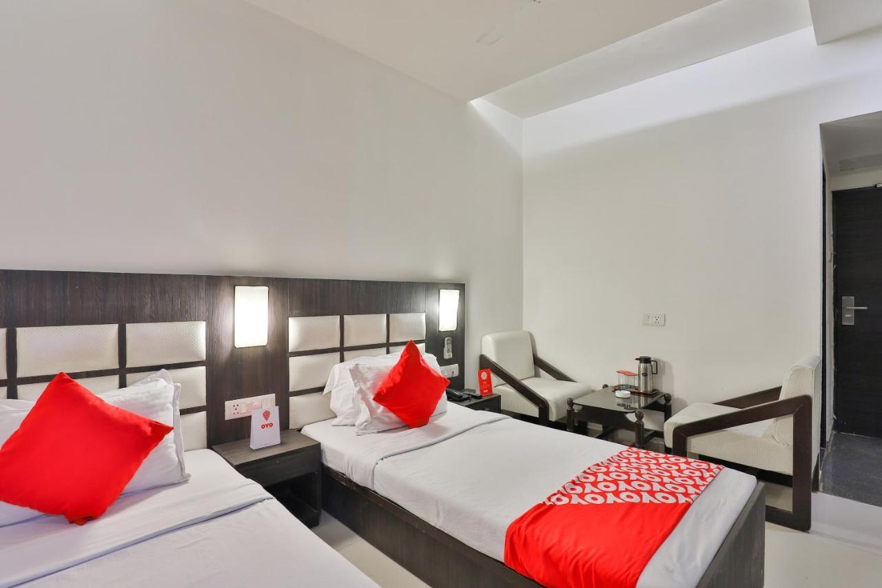 Oyo 2351 Hotel Golden Plaza Ahmedabad Ngoại thất bức ảnh