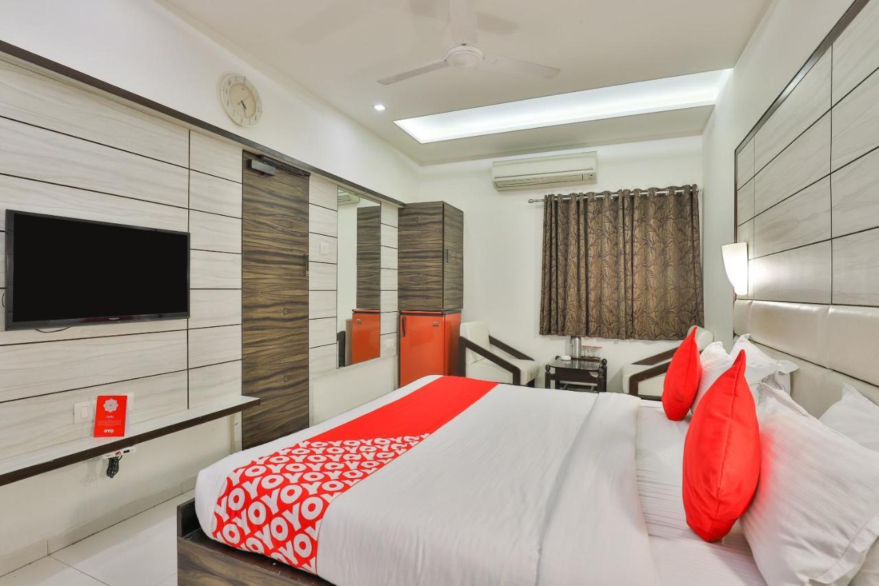 Oyo 2351 Hotel Golden Plaza Ahmedabad Ngoại thất bức ảnh