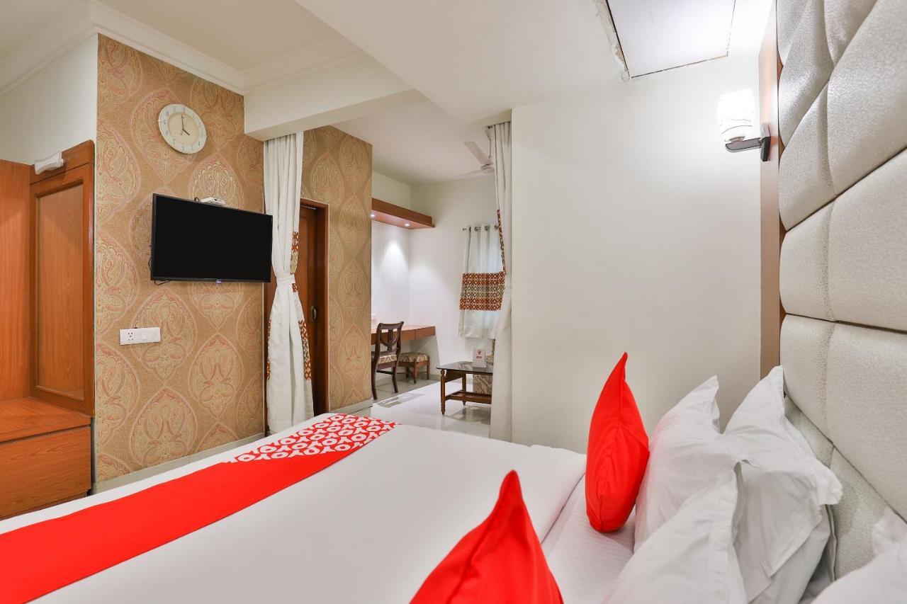 Oyo 2351 Hotel Golden Plaza Ahmedabad Ngoại thất bức ảnh