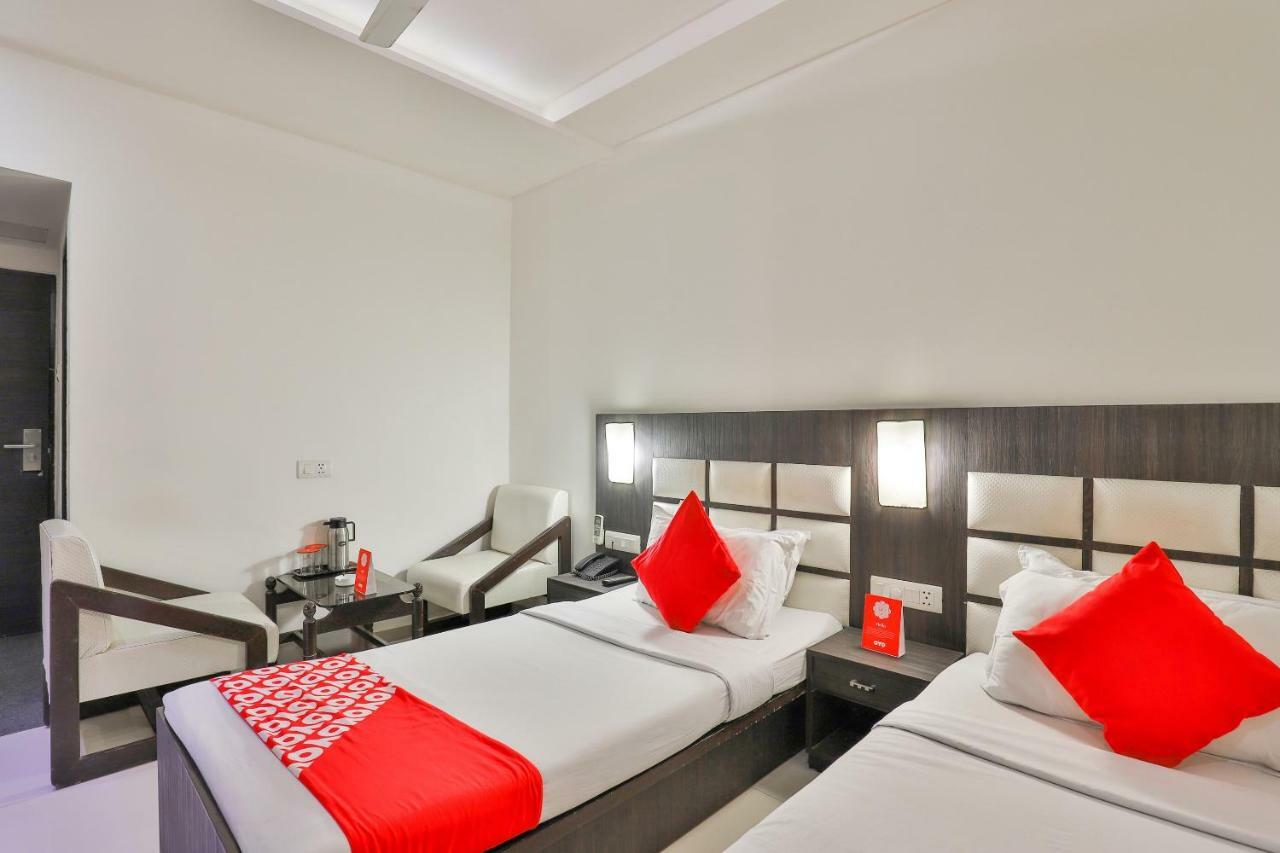 Oyo 2351 Hotel Golden Plaza Ahmedabad Ngoại thất bức ảnh