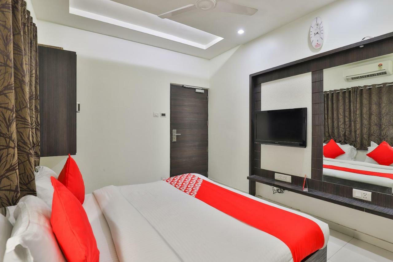 Oyo 2351 Hotel Golden Plaza Ahmedabad Ngoại thất bức ảnh