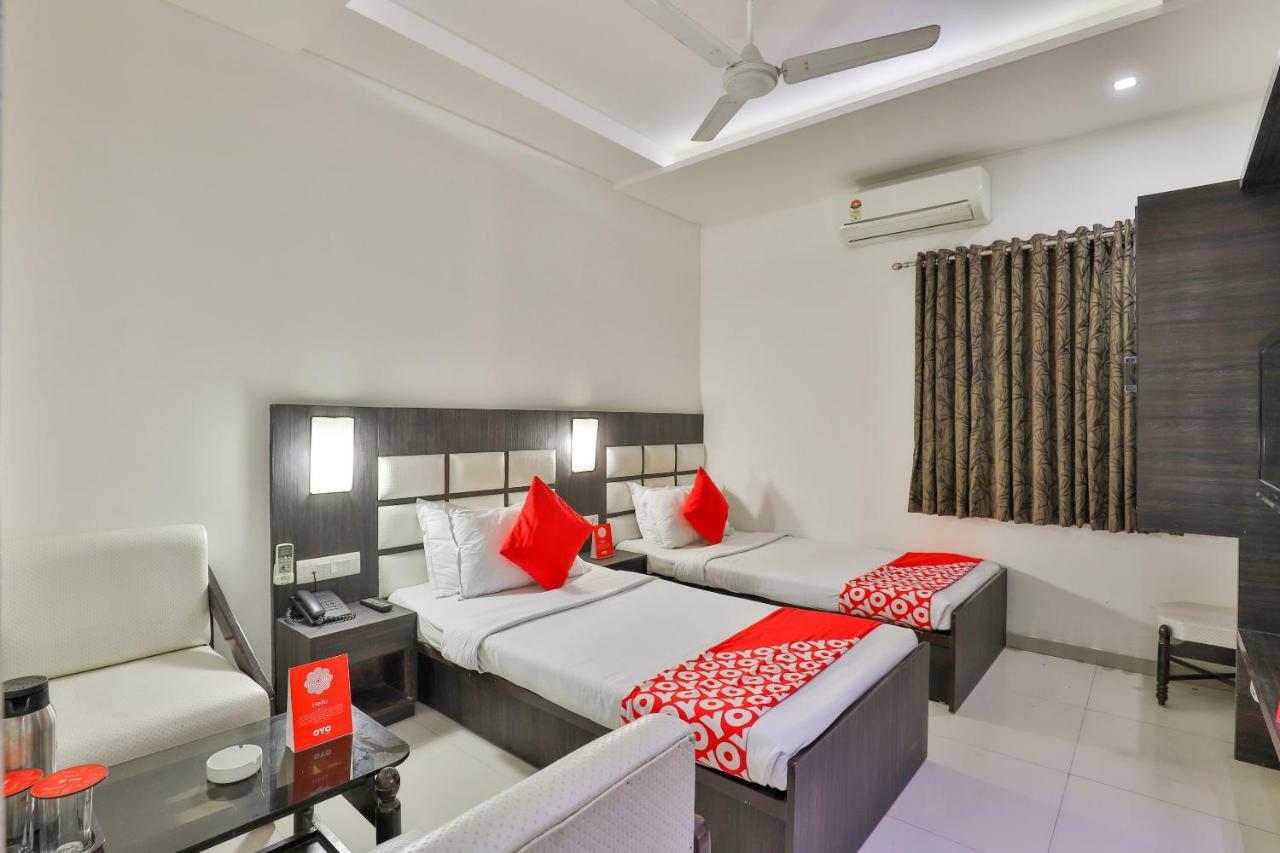 Oyo 2351 Hotel Golden Plaza Ahmedabad Ngoại thất bức ảnh